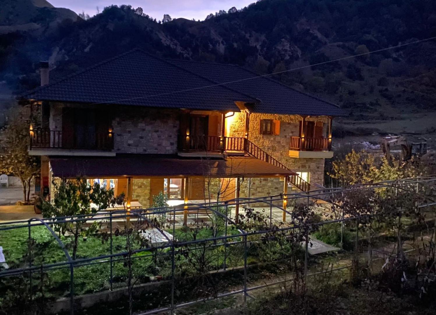 Bujtina Hader Xhebro Hostel Tepelene Luaran gambar